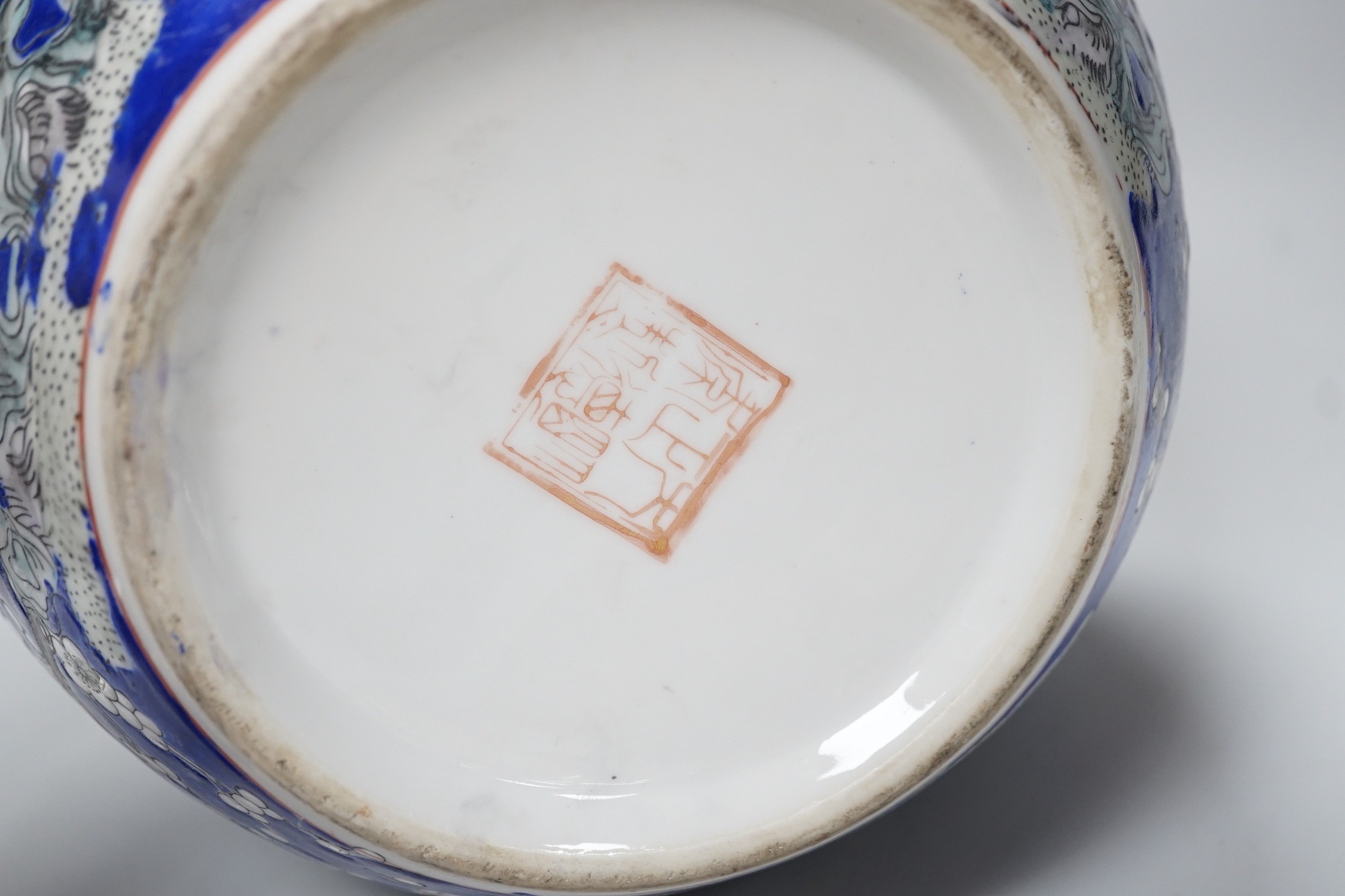 A large Chinese porcelain jar and cover, 31cm